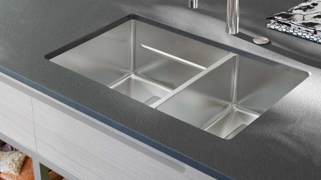 Double bowl stainless steel undermount sink